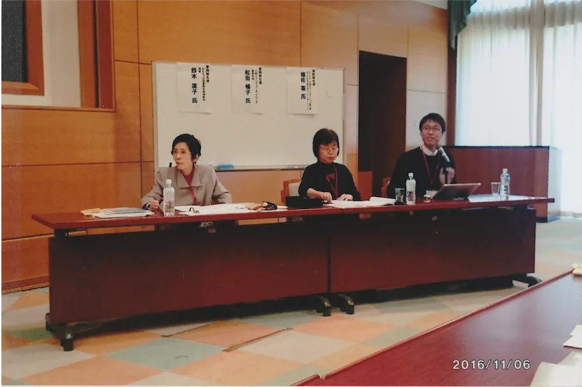 Giving a lecture on a case report regarding the Arakawa Ward Making Children’s Place Project and youth participation in civic activities at the National Volunteering Forum in 2016.