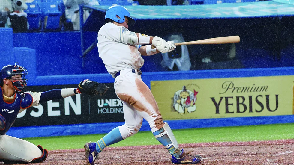 法大1回戦で適時打を放つ副将・酒井捷選手